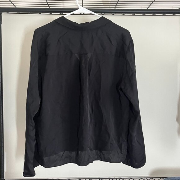 New with Tag Theory Fitted Blouse in Black Size Medium - Picture 2 of 3